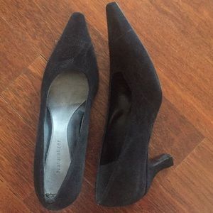 Naturalizer Black Suede Embroidered Pumps. Sz 9.5
